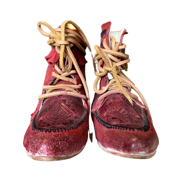 FREEBIRD RED MOCASSINS - Picture 5 of 5